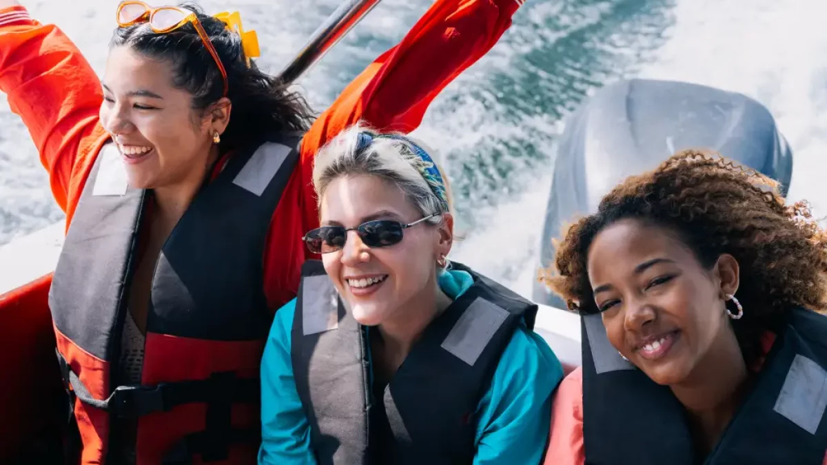 passengers on boat representing Montana vehicle registration for watercraft and recreational vessels